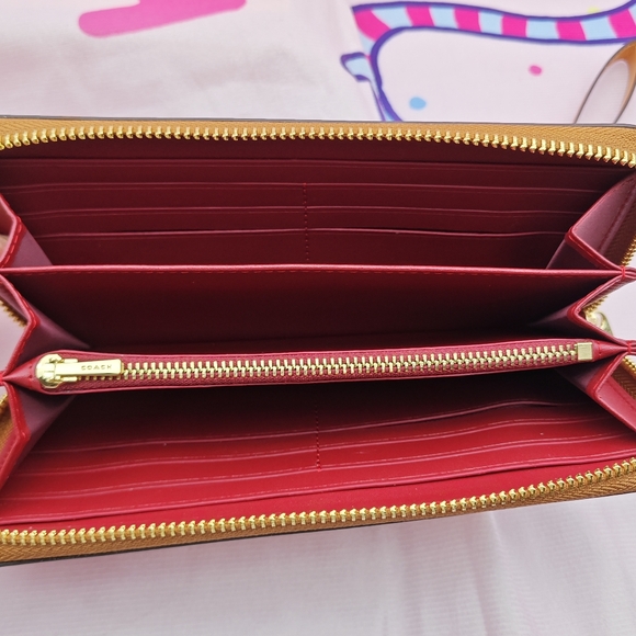 Coach Wallet - Picture 2 of 9